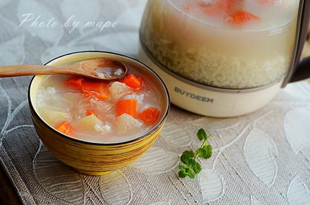胡萝卜梨润肺粥