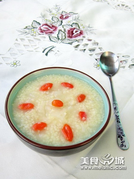 银耳小米粥