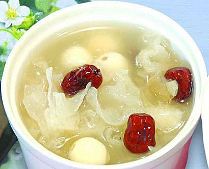 银耳莲子羹做法