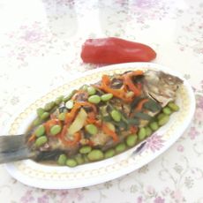 鲫鱼烧毛豆的做法 鲫鱼烧毛豆的做法