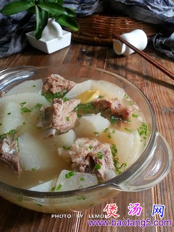 白萝卜炖排骨汤