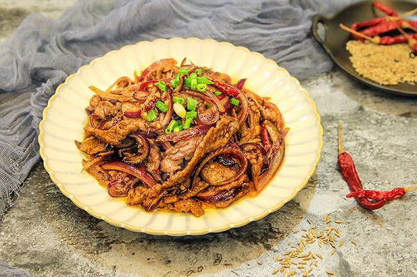 洋葱孜然牛肉的做法 洋葱孜然牛肉的做法
