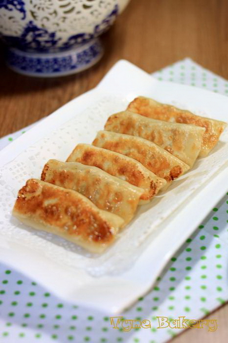白菜猪肉烫面锅贴做法图解