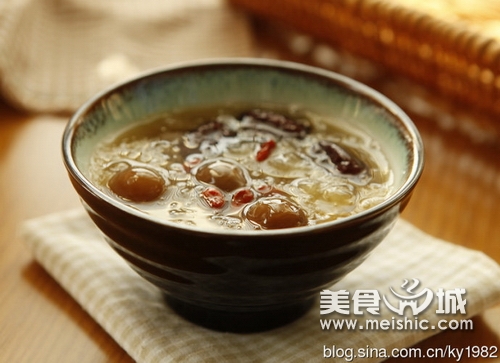 桂圆银耳红枣羹