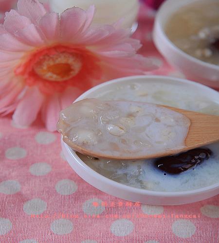薏仁红枣银耳牛奶羹