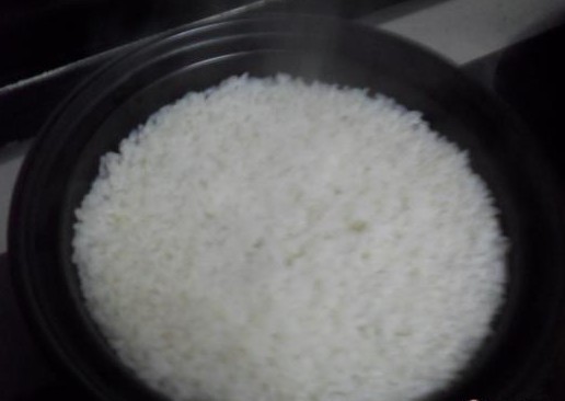 排骨塔吉锅煲仔饭