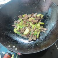 黄瓜炒猪肝的做法