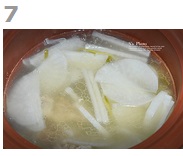 牛骨萝卜汤的做法