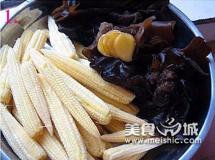 玉米笋木耳粥步骤1