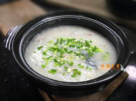 砂锅生滚鱼头鱼尾粥的做法
