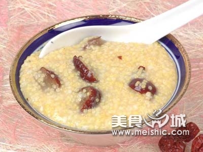 香蕉红枣小米粥