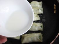如何制作荠菜锅贴