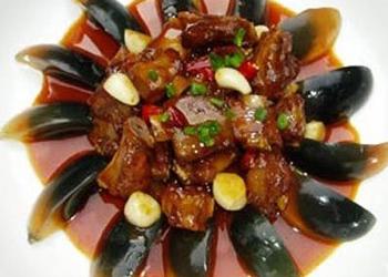 皮蛋烩排骨的做法