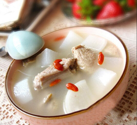 怎么做白萝卜枸杞排骨汤美味