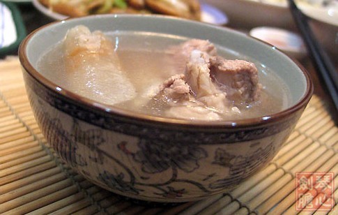 土茯苓排骨汤的做法