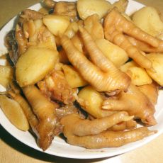土豆焖鸡爪的做法