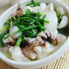 韭菜炒墨鱼的做法