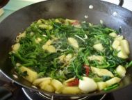 菠菜炖土豆的做法