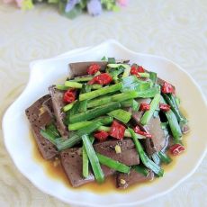 韭菜炒血块的做法 韭菜炒血块的做法