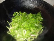 韭菜炒小墨斗鱼的做法