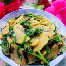 土豆片炒韭菜的做法