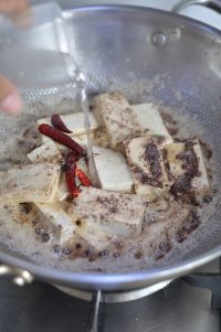 虾酱炖豆腐的做法