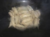 素三鲜锅贴的做法
