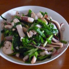 韭菜炒鱿鱼的做法
