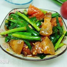 腊肉番茄炒韭菜的做法 腊肉番茄炒韭菜的做法