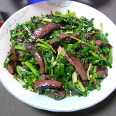 韭菜炒鸭血的做法 韭菜炒鸭血的做法