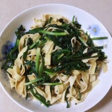 韭菜炒豆皮的做法