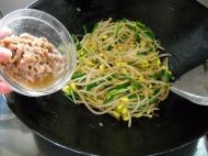 脆嫩韭菜炒豆芽的做法