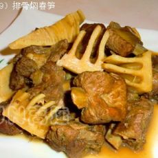 排骨焖春笋的做法