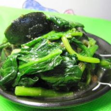 皮蛋菠菜的做法