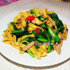 肉丝千张炒韭菜的做法 肉丝千张炒韭菜的做法