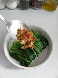 姜蒜香汁菠菜的做法