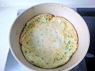 韭菜豆渣蛋饼的做法