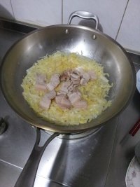 酸菜氽白肉的做法