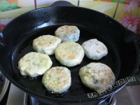 韭菜油豆腐馅饼的做法