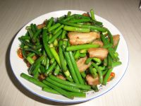 蒜薹炒肉的做法
