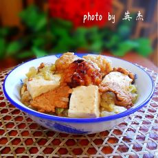白菜丸子炖豆腐的做法 白菜丸子炖豆腐的做法