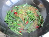 韭菜炒粉条的做法