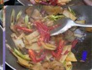 消灭米饭的绝好搭配－五花肉炒笋片的做法