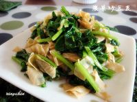 菠菜炒豆皮的做法