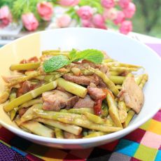 烧肉炒春笋的做法 烧肉炒春笋的做法