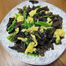 木耳鸡蛋炒菠菜的做法 木耳鸡蛋炒菠菜的做法