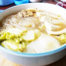 五花肉冻豆腐白菜粉丝汤的做法 五花肉冻豆腐白菜粉丝汤的做法