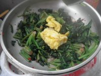 剁椒菠菜炒鸡蛋的做法