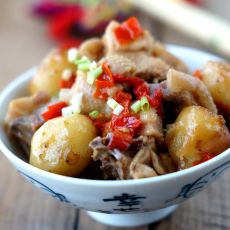 土豆剁辣椒蒸鸡块的做法 土豆剁辣椒蒸鸡块的做法