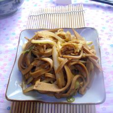 豆皮炒白菜的做法